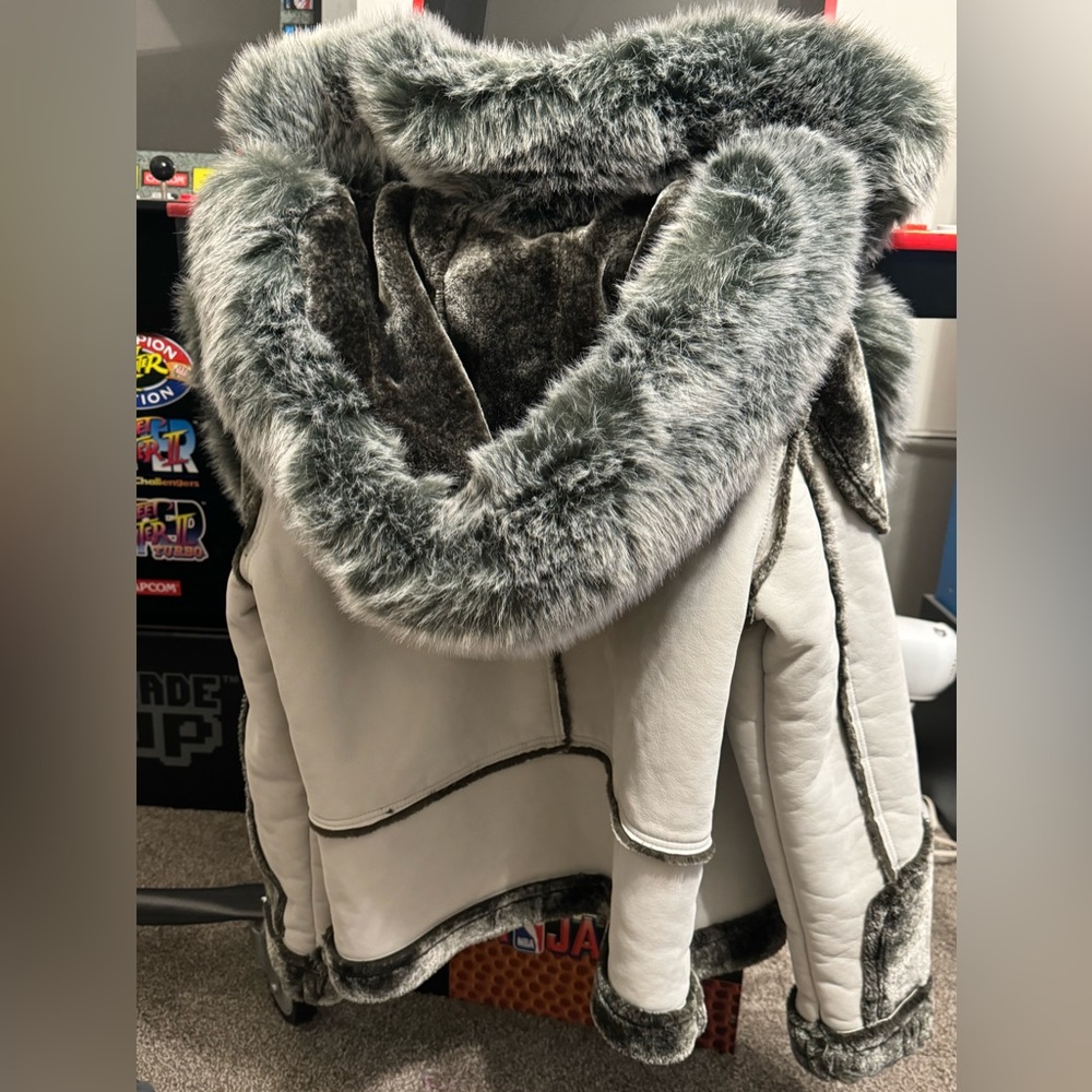 2 men’s L new shearling jackets with detachable hoods & fur around the hoods